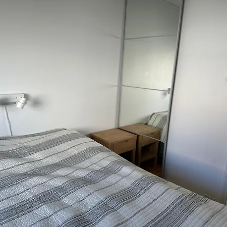 Mit Moeglichkeit Ein Boot Zu Benutzen Und Angeln ماندال