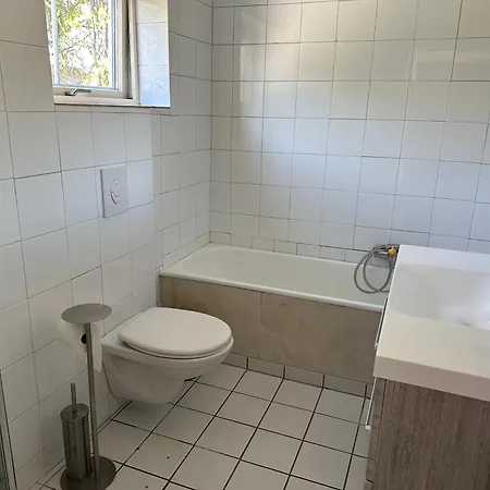 Mit Moeglichkeit Ein Boot Zu Benutzen Und Angeln ماندال